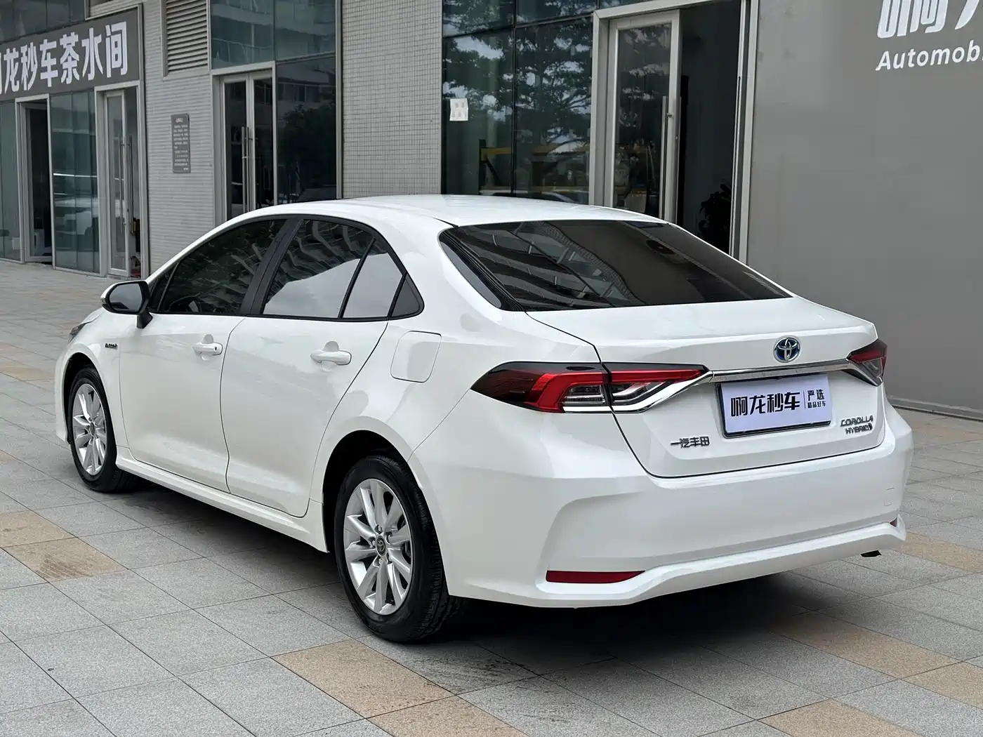 Toyota Corolla 2023 1.8L Smart Hybrid Dual Engine Elite Edition фото 12