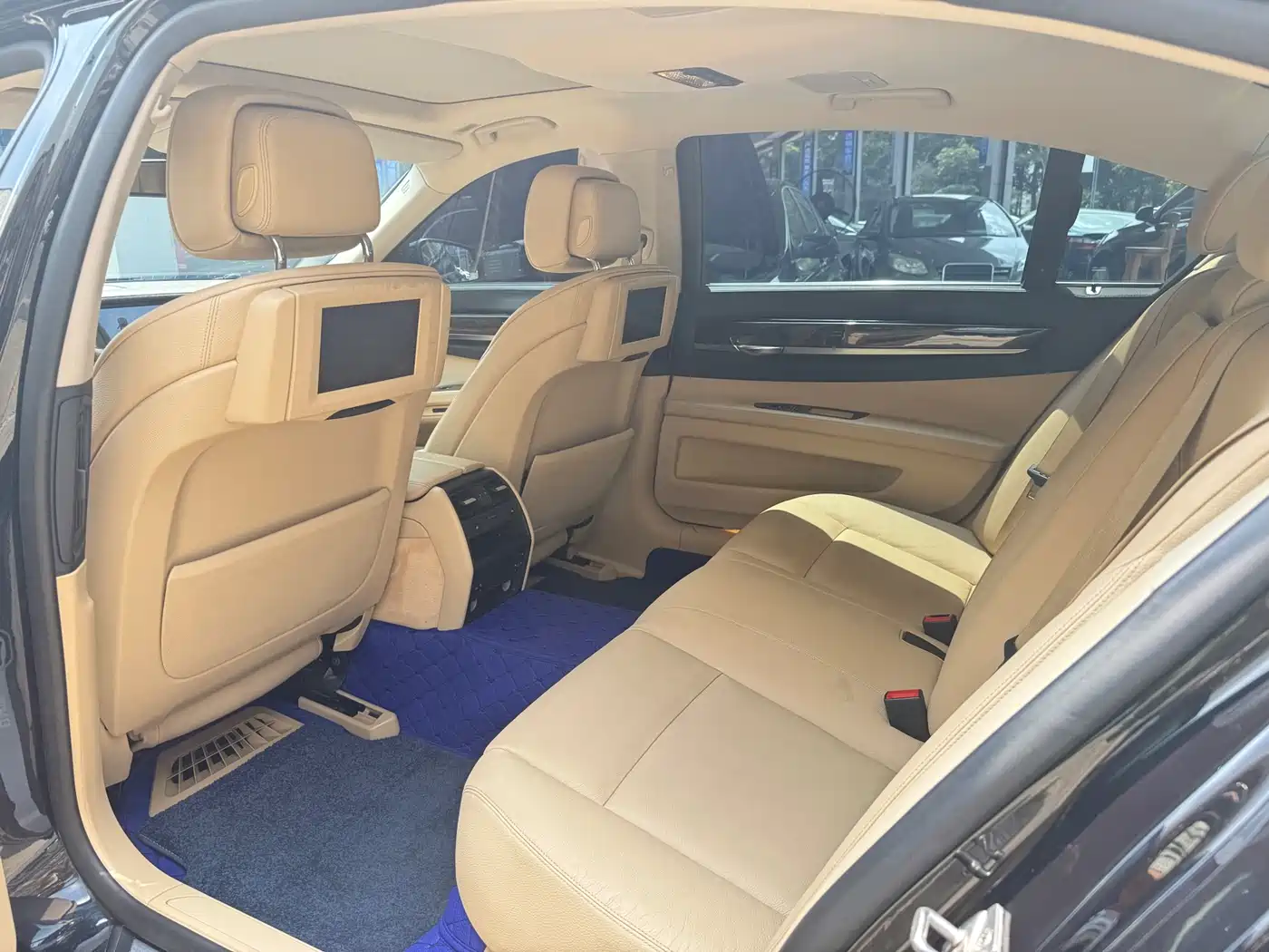 BMW 7 Series 2009 730Li Luxury фото 4