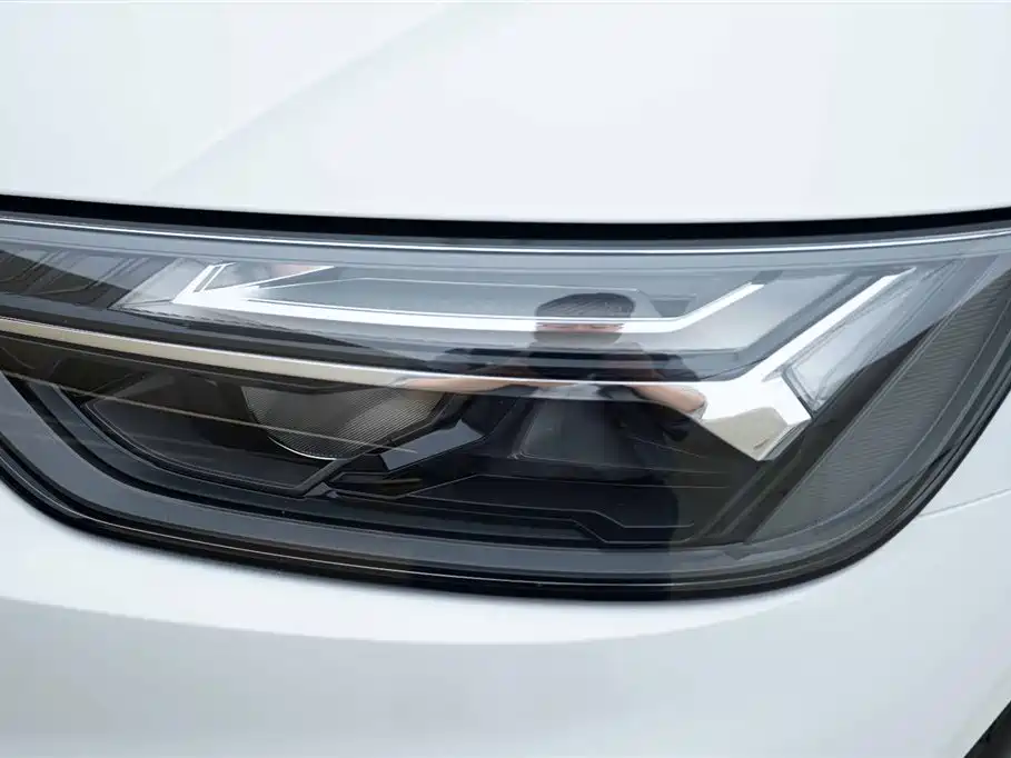 Audi Q5L 2024 Model 40 TFSI Luxury Dynamic фото 15