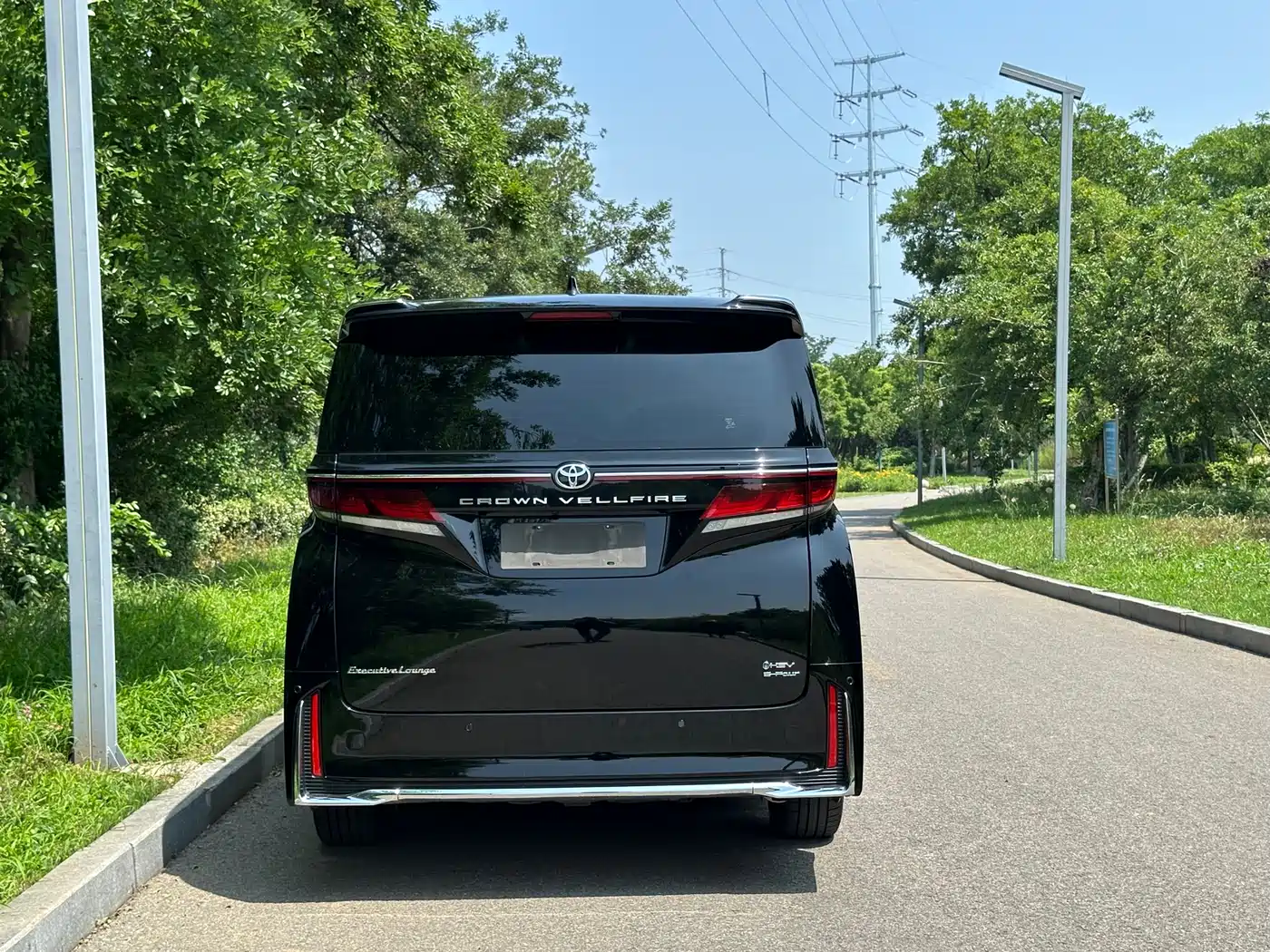 Toyota Vellfire 2024 Crown Hybrid 2.5L Executive Premium Edition фото 13