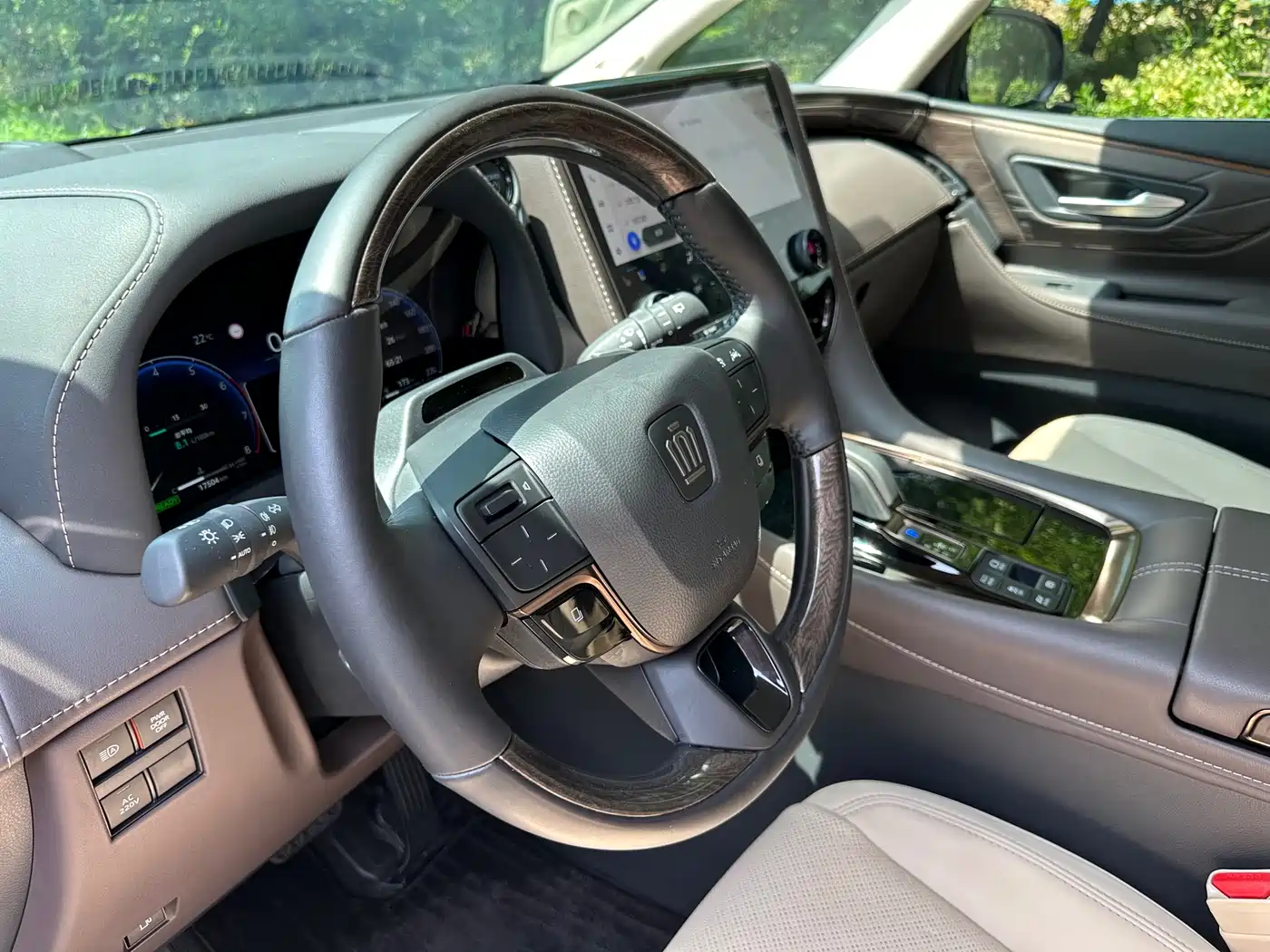 Toyota Vellfire 2024 Crown Hybrid 2.5L Executive Premium Edition фото 7