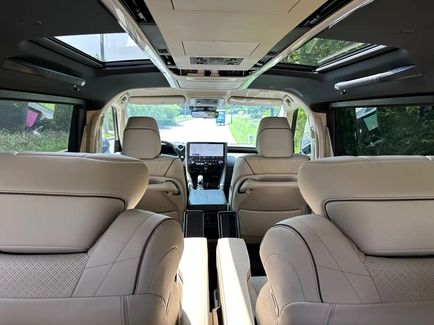 Toyota Vellfire 2024 Crown Hybrid 2.5L Executive Premium Edition фото 10