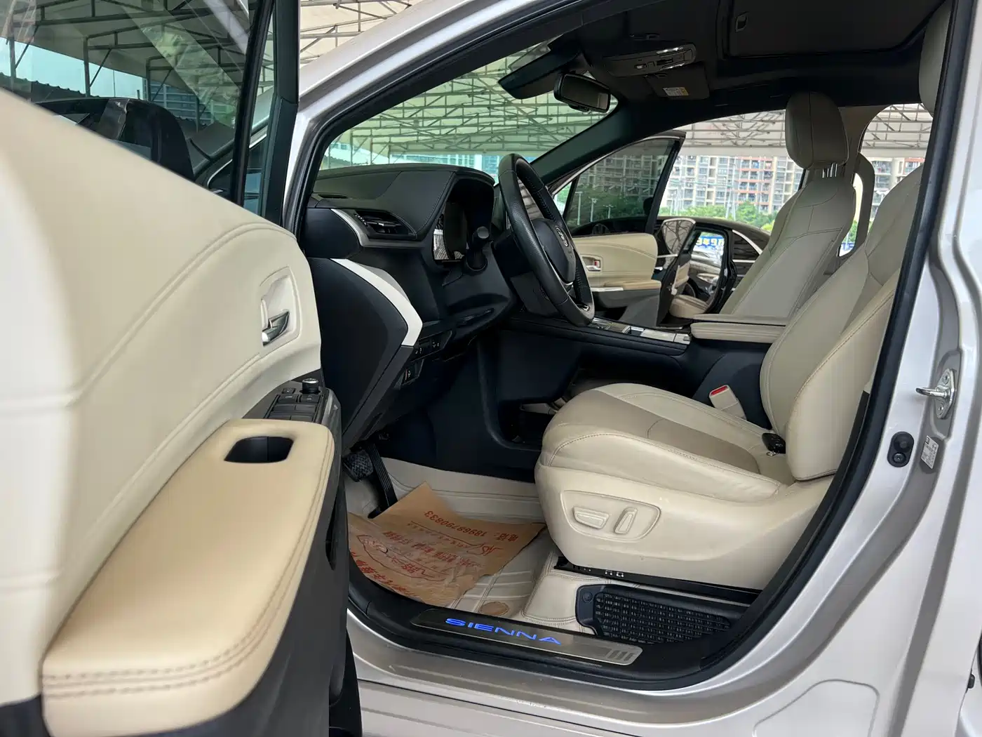 Toyota Sienna 2021 2.5L Hybrid Premium Edition фото 21