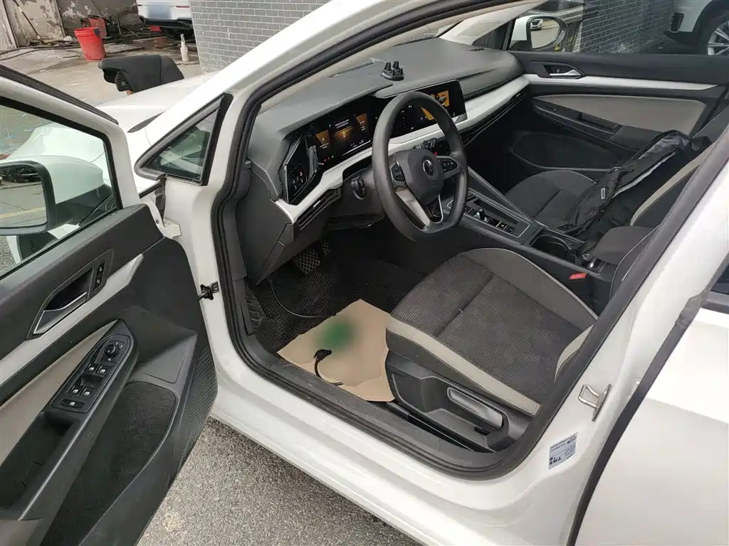 Volkswagen Golf 2023 Model 200TSI DSG фото 12