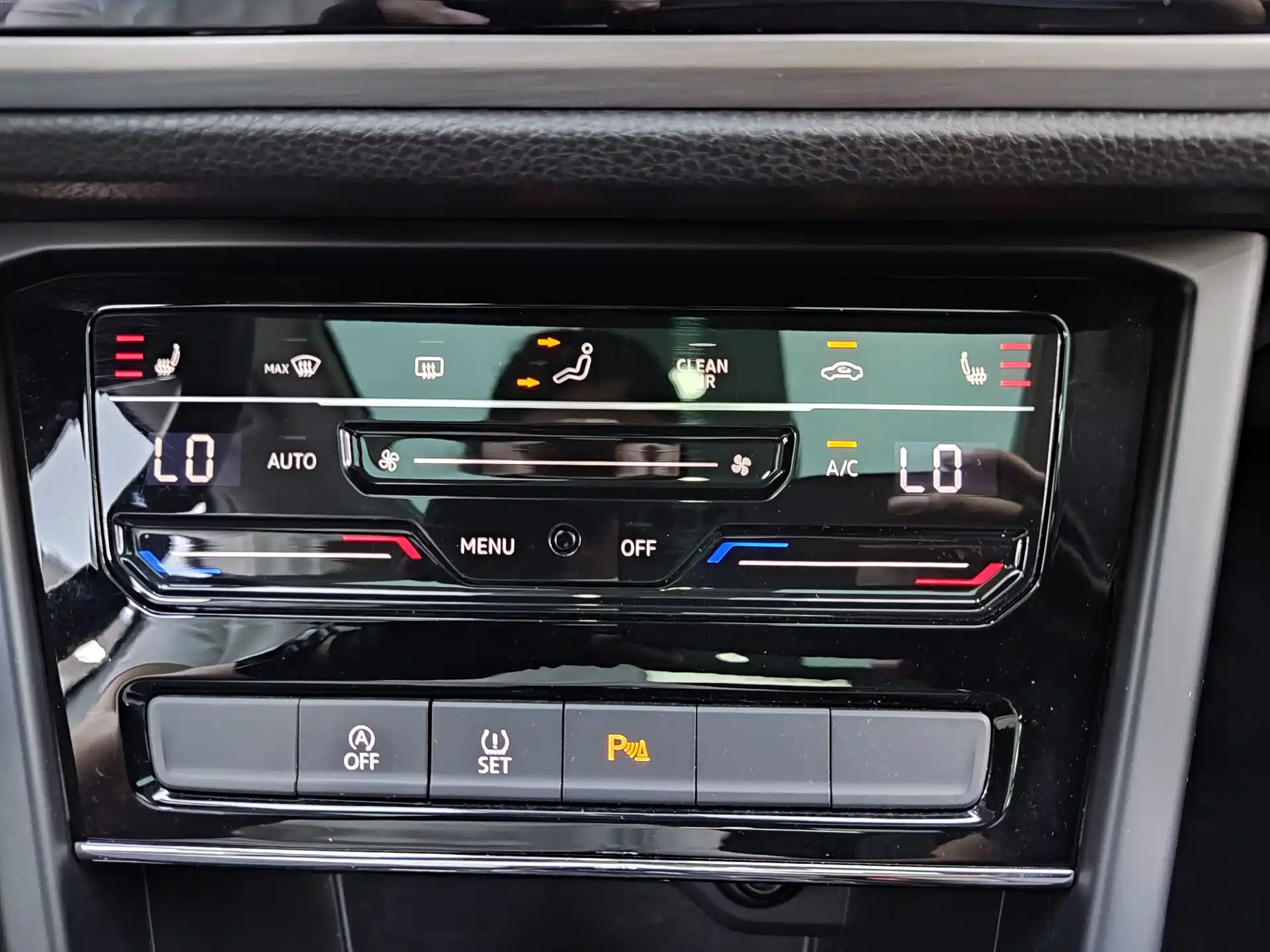 Photo 16 - Volkswagen Touran