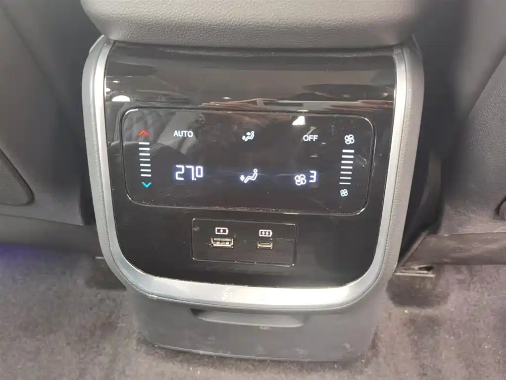 Hongqi HS7 PHEV 2024 2.0T PHEV 4WD Flagship Edition 6-seater фото 17
