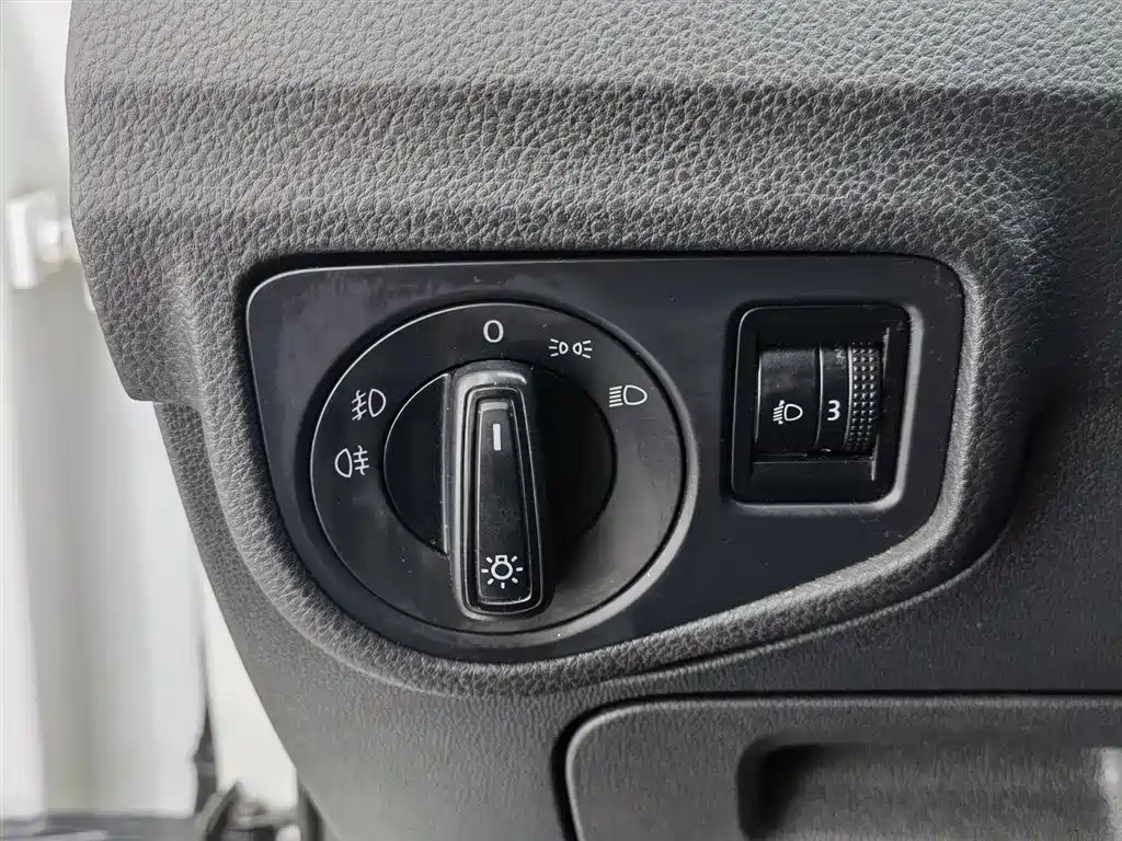 Volkswagen Golf Sportsvan 2016 1.6L Automatic Comfort фото 21