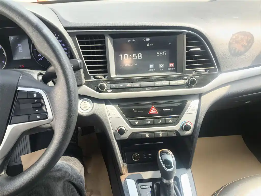 Hyundai Elantra 2016 Model 1.6L Automatic Smart Elite фото 8