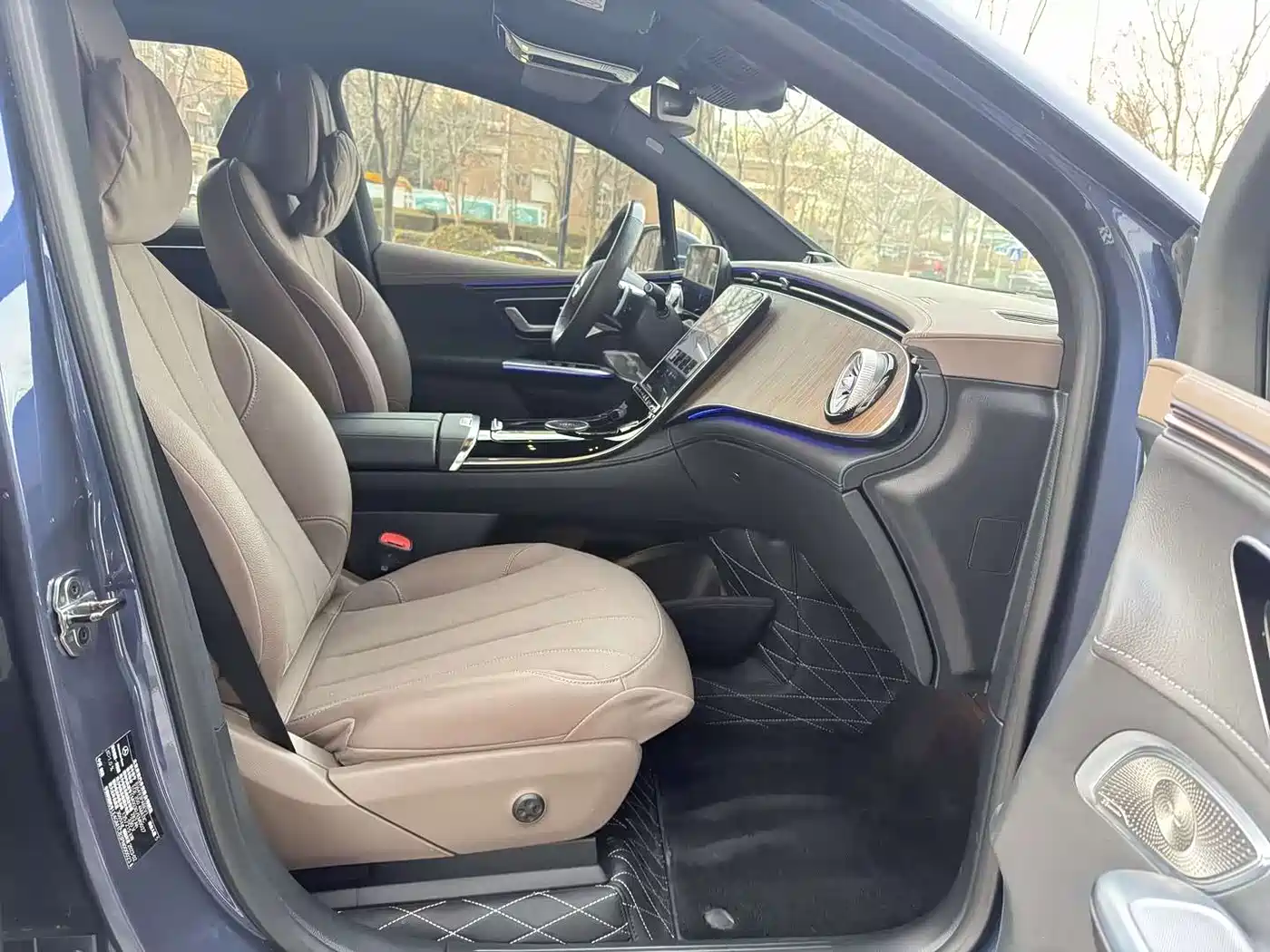 MERCEDES-BENZ EQE SUV