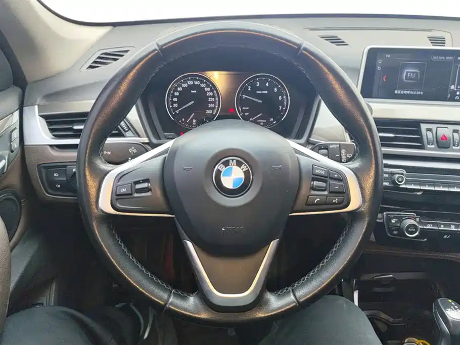 BMW X1 2019 sDrive18Li Premium Model фото 15