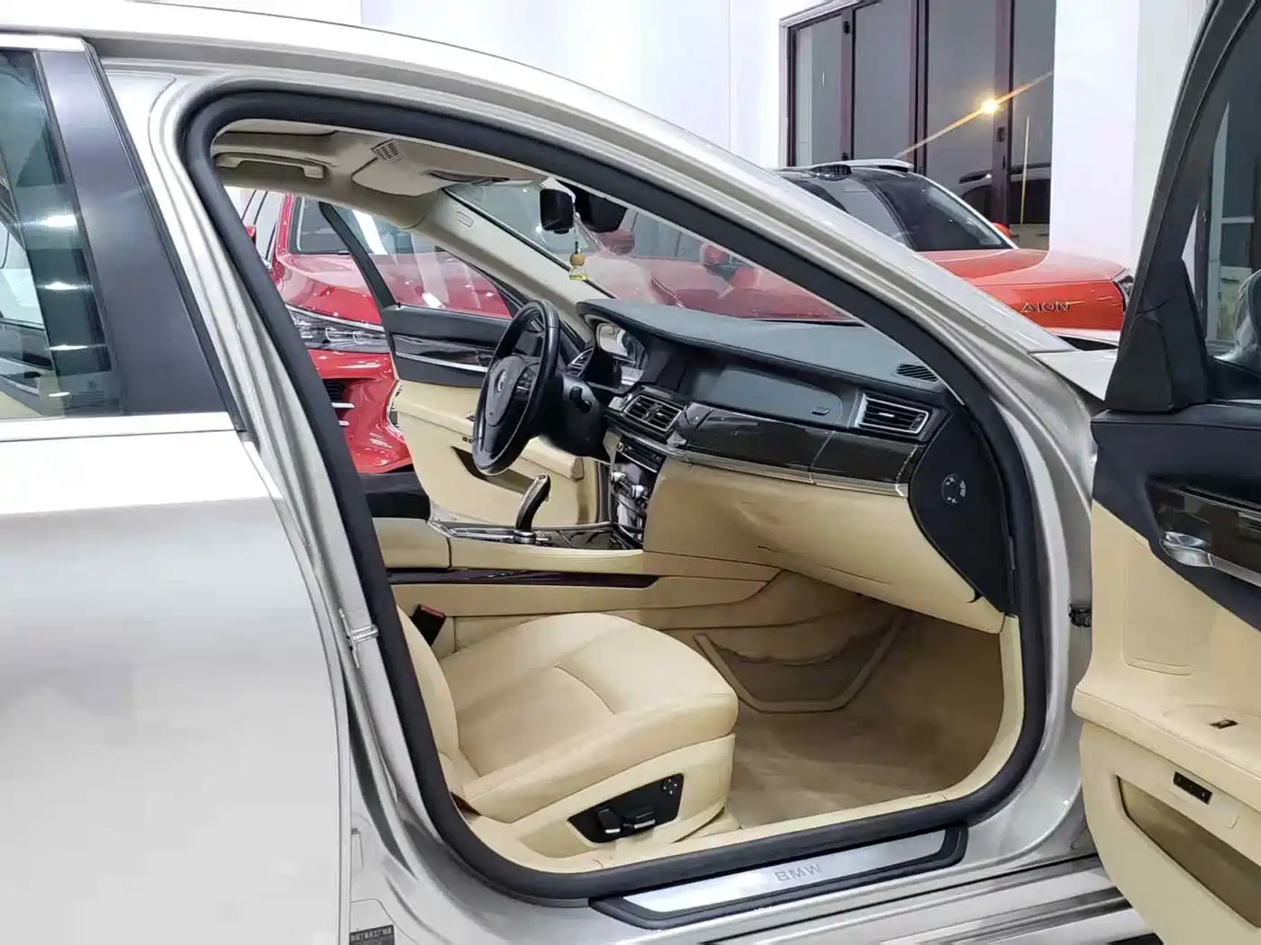 BMW 7 Series 2009 Model 740Li Leading Edition фото 8