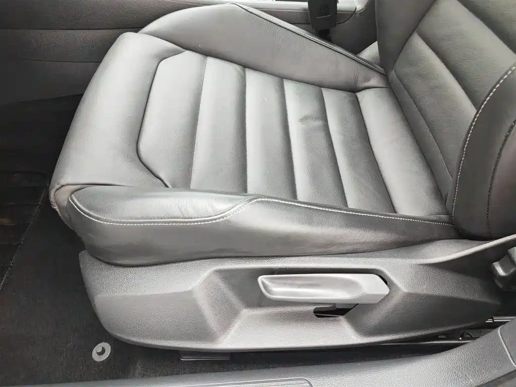 Volkswagen Golf 2015 1.6L Automatic Comfort фото 20