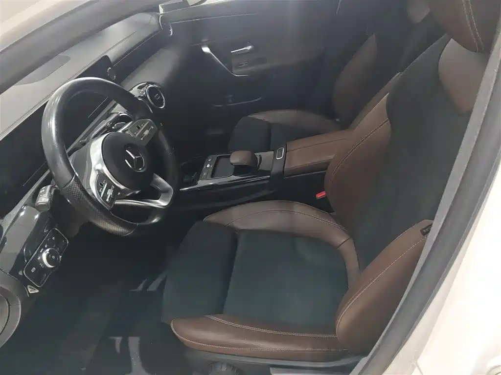Mercedes-Benz A-Class 2019 A 180 L Sport Sedan фото 15