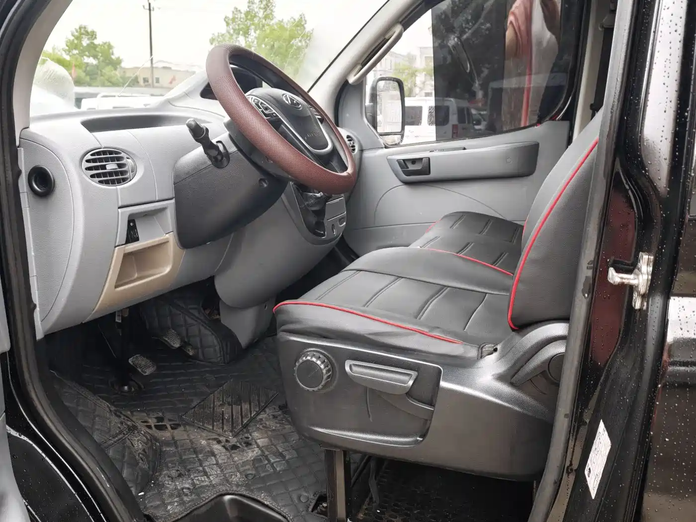SAIC Maxus Xintu V80 2019 2.0T Plus AMT Aoyun Long Wheelbase Medium Roof 7-seater фото 5