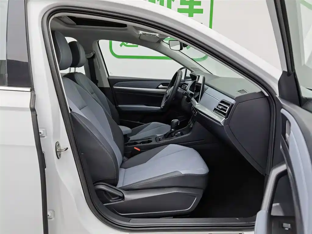 Volkswagen Lavida 2023 1.5L Auto Five Million Edition фото 23