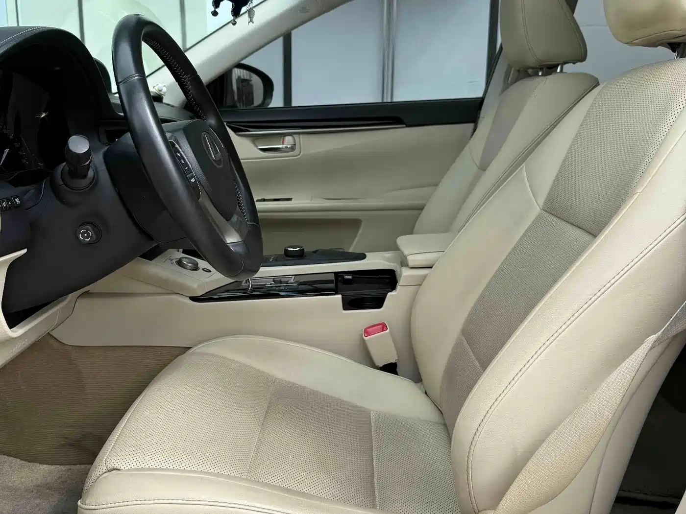 Фото 5 - Lexus ES