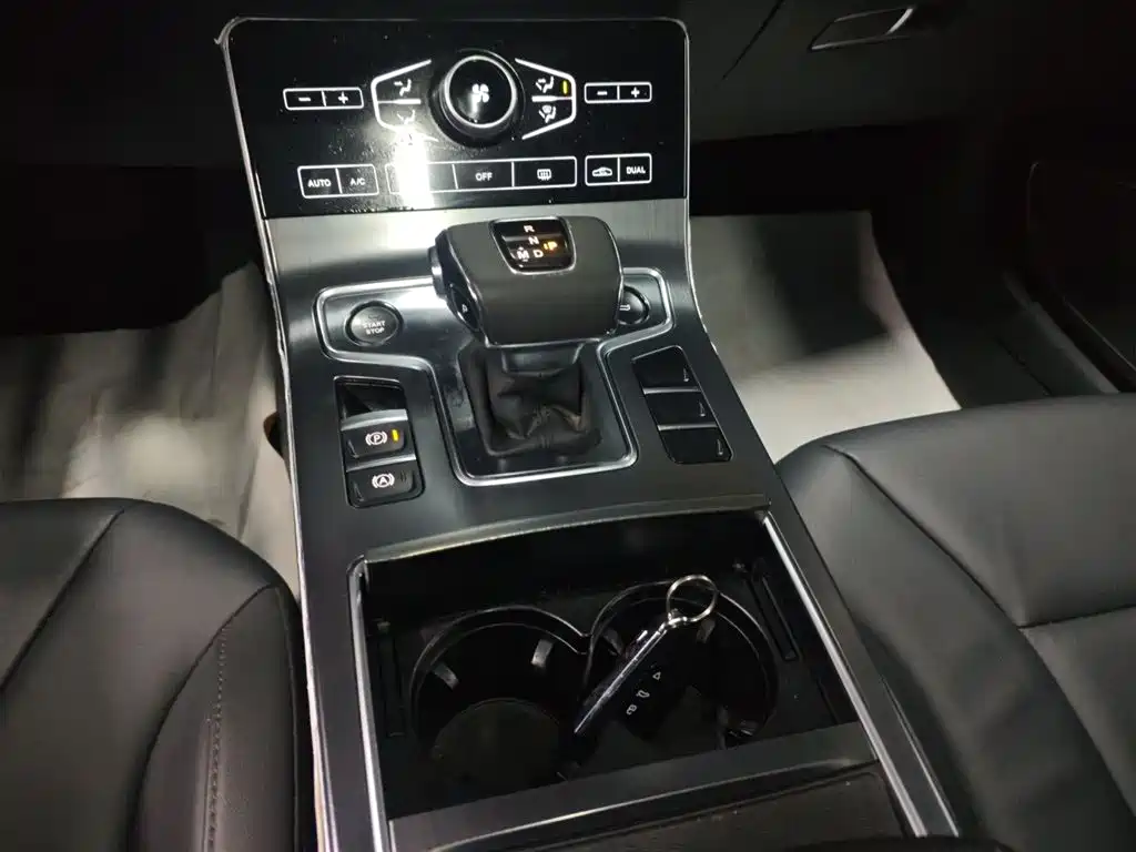 Hongqi H5 2020 1.8T Automatic Smart Connection Qi Rhythm Edition фото 7