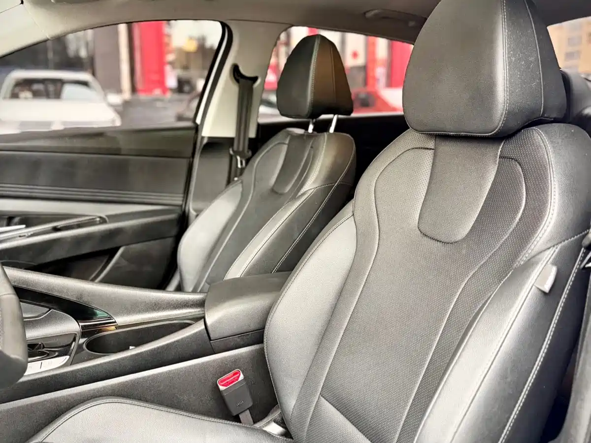 Hyundai Elantra 2023 Model 1.5L CVT LUX Premium Edition фото 17