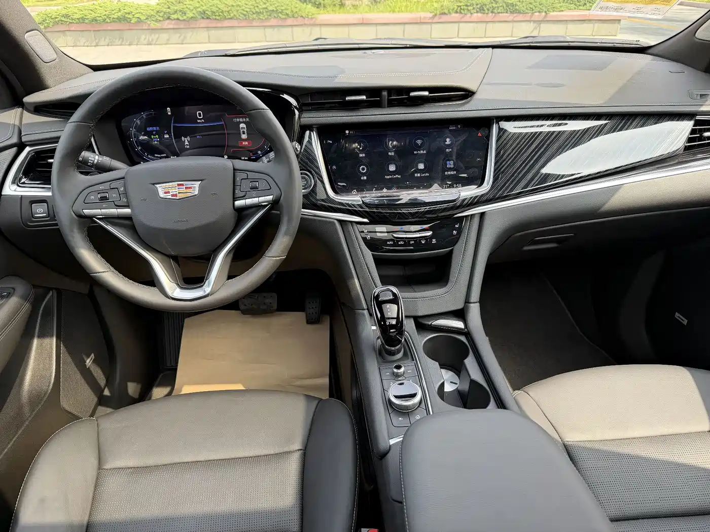 CADILLAC XT6