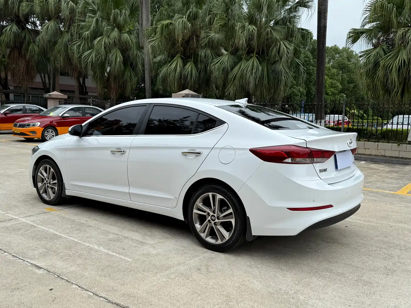 Hyundai Elantra 2016 Model 1.6L Automatic Smart Elite фото 7