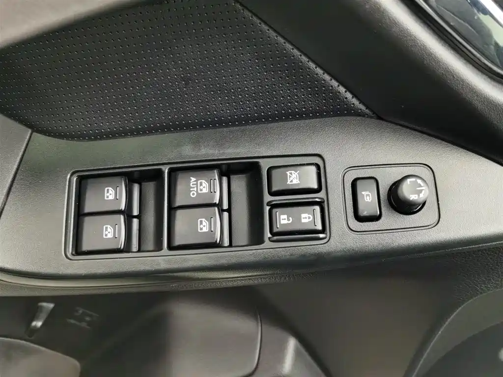 Subaru Forester 2015 2.5i Special Commemorative Edition фото 9