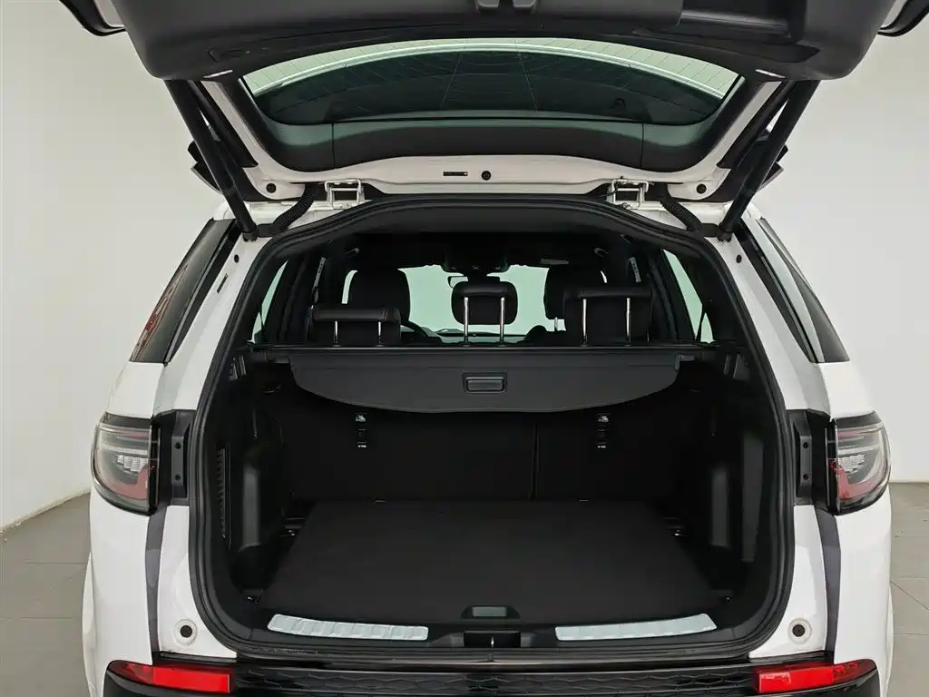 Land Rover Discovery Sport 2022 249PS Metropolis Edition 5-Seater фото 16