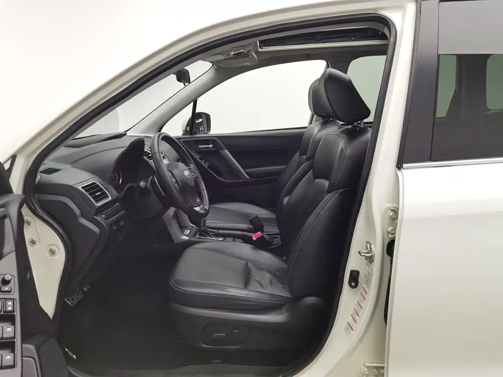 Subaru Forester 2015 2.5i Special Commemorative Edition фото 10