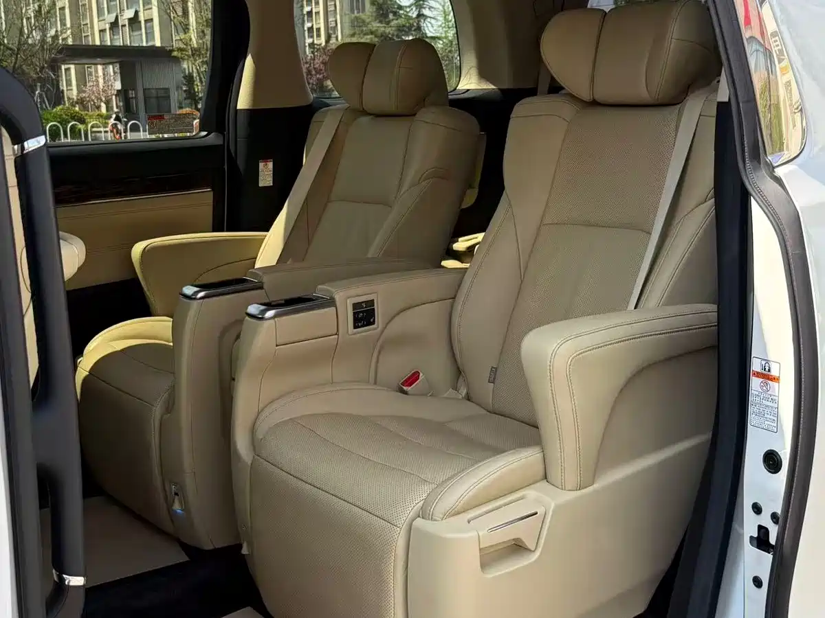 Toyota Alphard 2021 Hybrid 2.5L Luxury фото 6