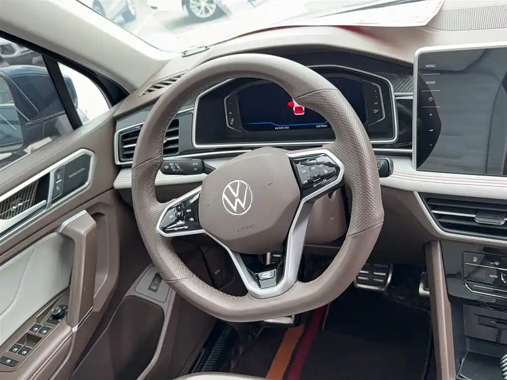 Volkswagen Tiguan L 2023 380TSI 4WD R-Line Flagship 7-seater фото 7
