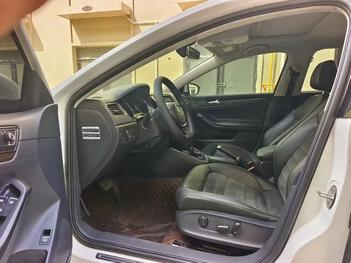 Volkswagen Sagitar 2017 230TSI Automatic Luxury фото 6