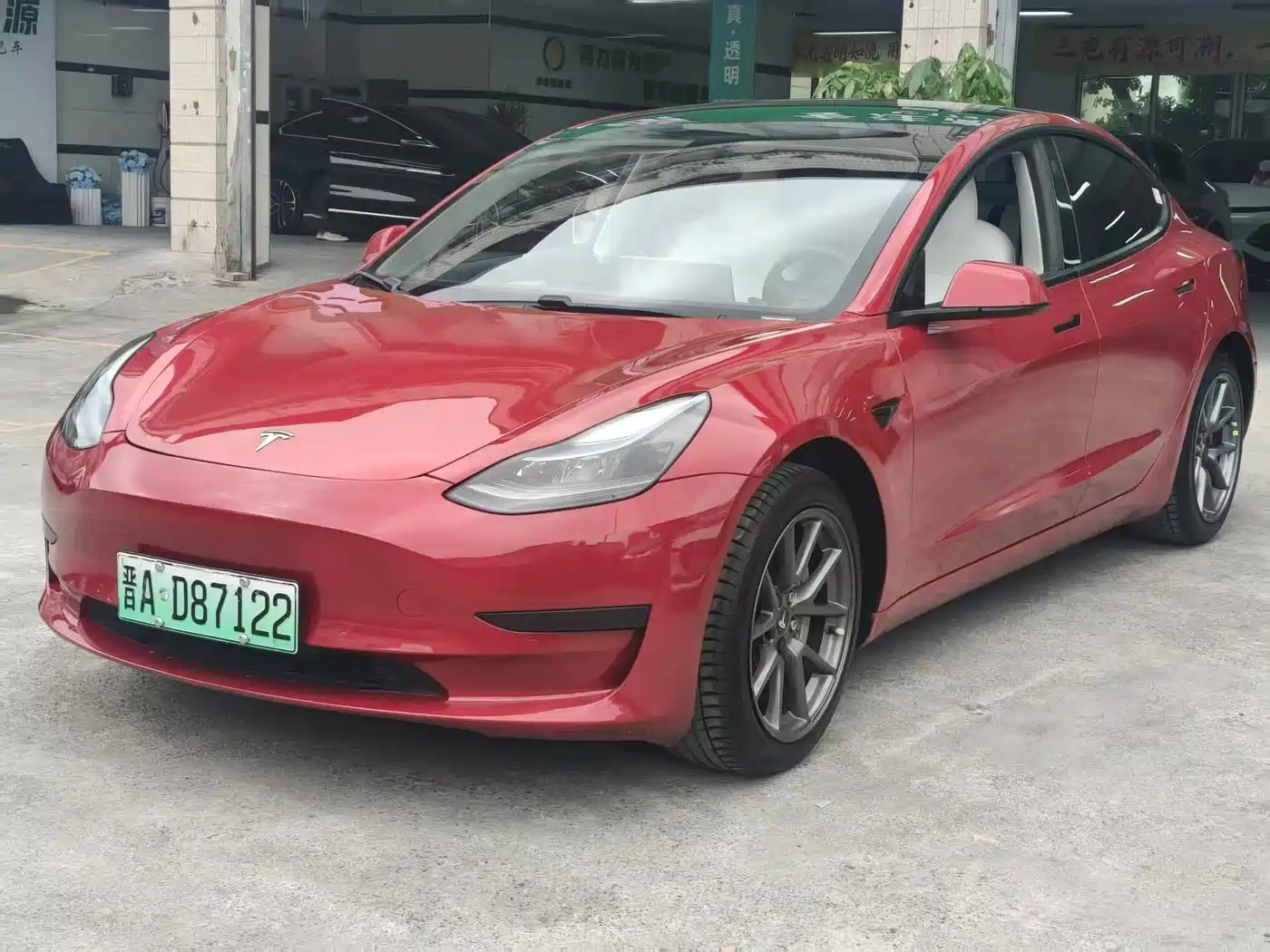 TESLA MODEL 3