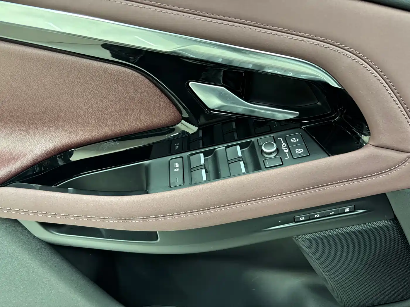 Land Rover Range Rover Evoque 2022 Range Rover Evoque L 249PS R-Dynamic Luxury Edition фото 11