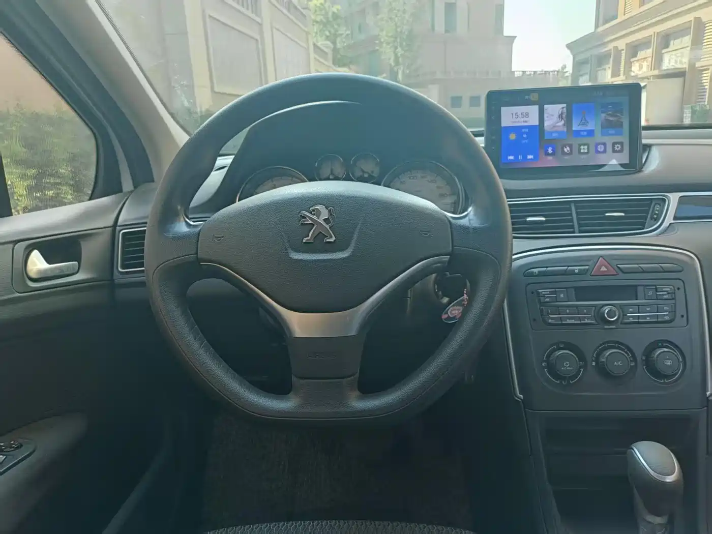 Peugeot 308 2014 Model Joy Edition Classic 1.6L Automatic Superior Style фото 7