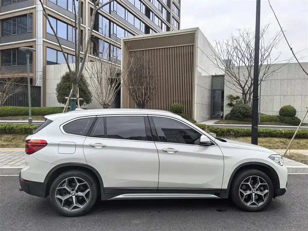 BMW X1 2019 xDrive20Li Premium Model фото 12