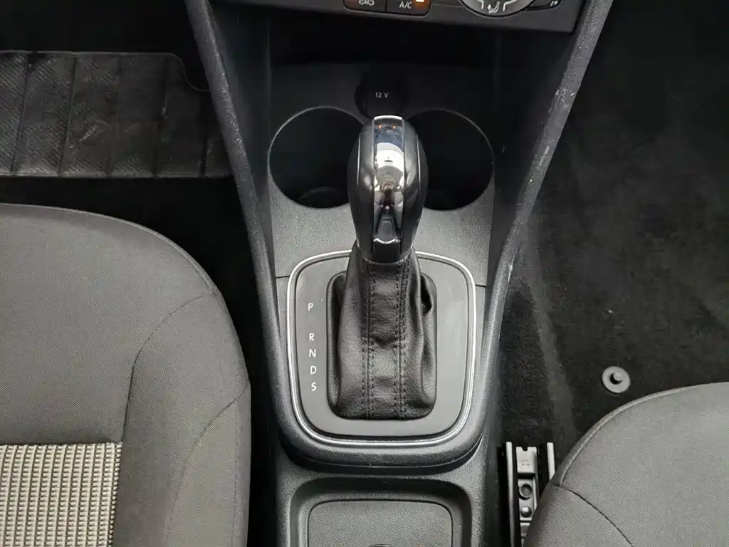 Volkswagen Polo 2016 1.4L Automatic Trend фото 13