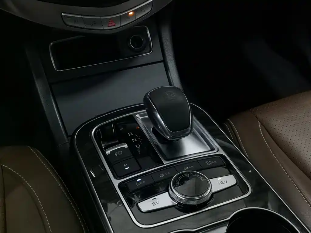 BYD Tang New Energy 2015 2.0T 4WD Flagship фото 13
