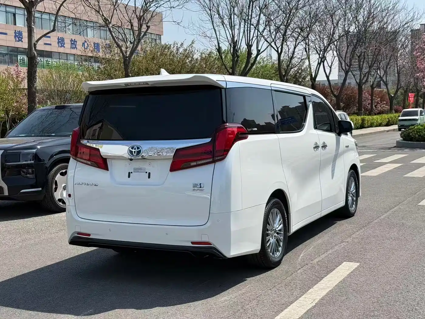 Toyota Alphard 2021 Hybrid 2.5L Luxury фото 11