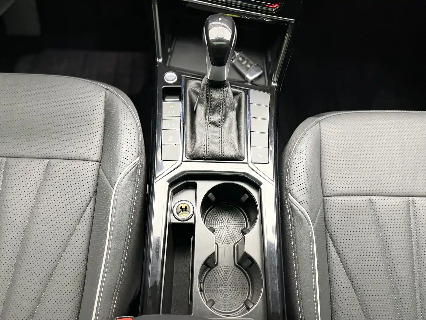 Volkswagen Passat 2024 Model 380TSI Starlight Elite фото 18