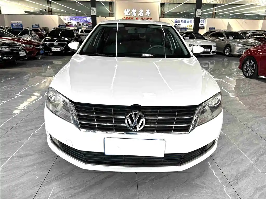 Volkswagen Lavida 2015 1.6L Manual Comfort Edition фото 2