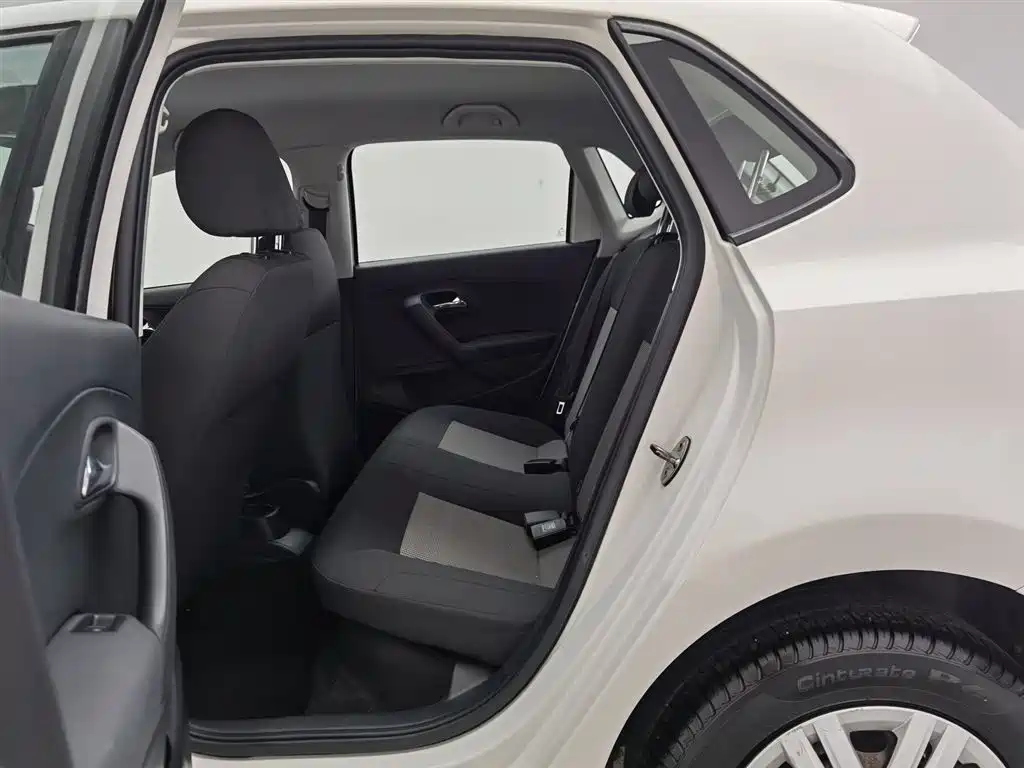 Volkswagen Polo 2016 1.4L Automatic Trend фото 15