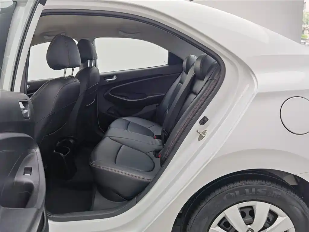Hyundai Verna 2017 1.4L Manual Renewal Edition China VI фото 15