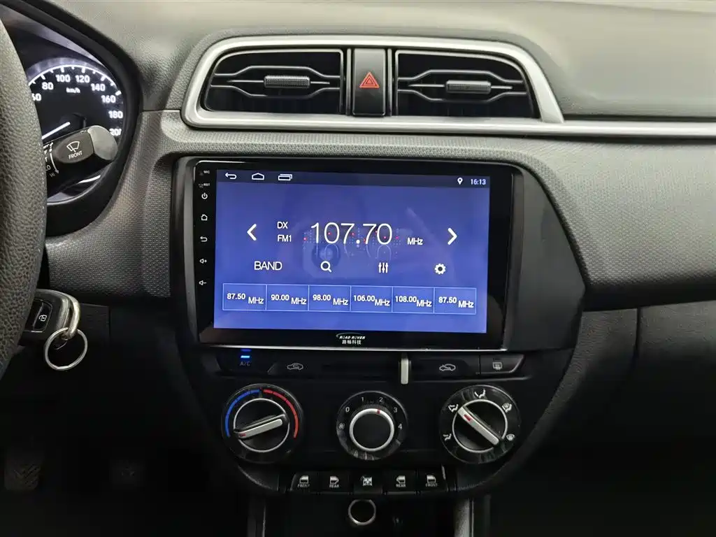 Hyundai Verna 2017 1.4L Manual Renewal Edition China VI фото 12
