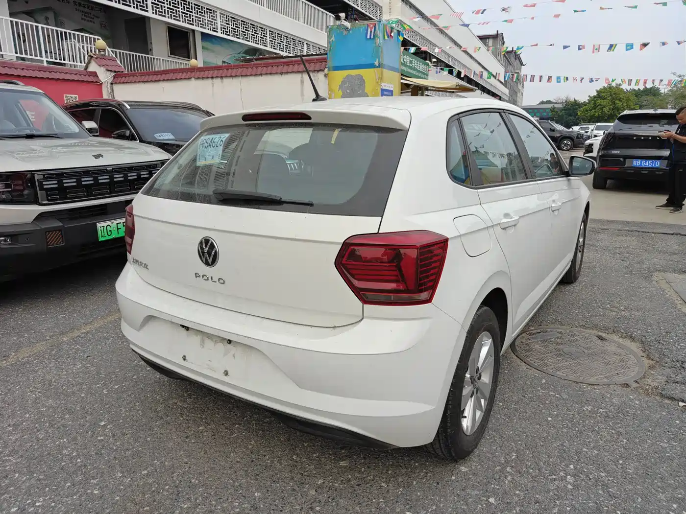 VOLKSWAGEN POLO