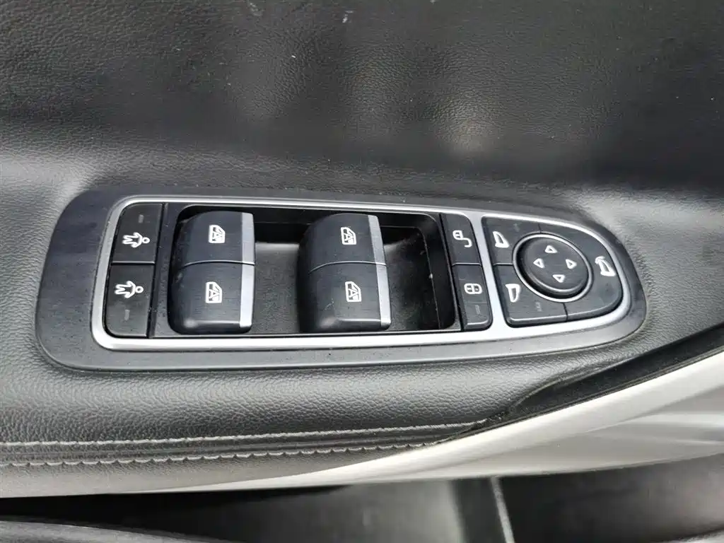 Denza X 2020 PHEV Classic Edition фото 9