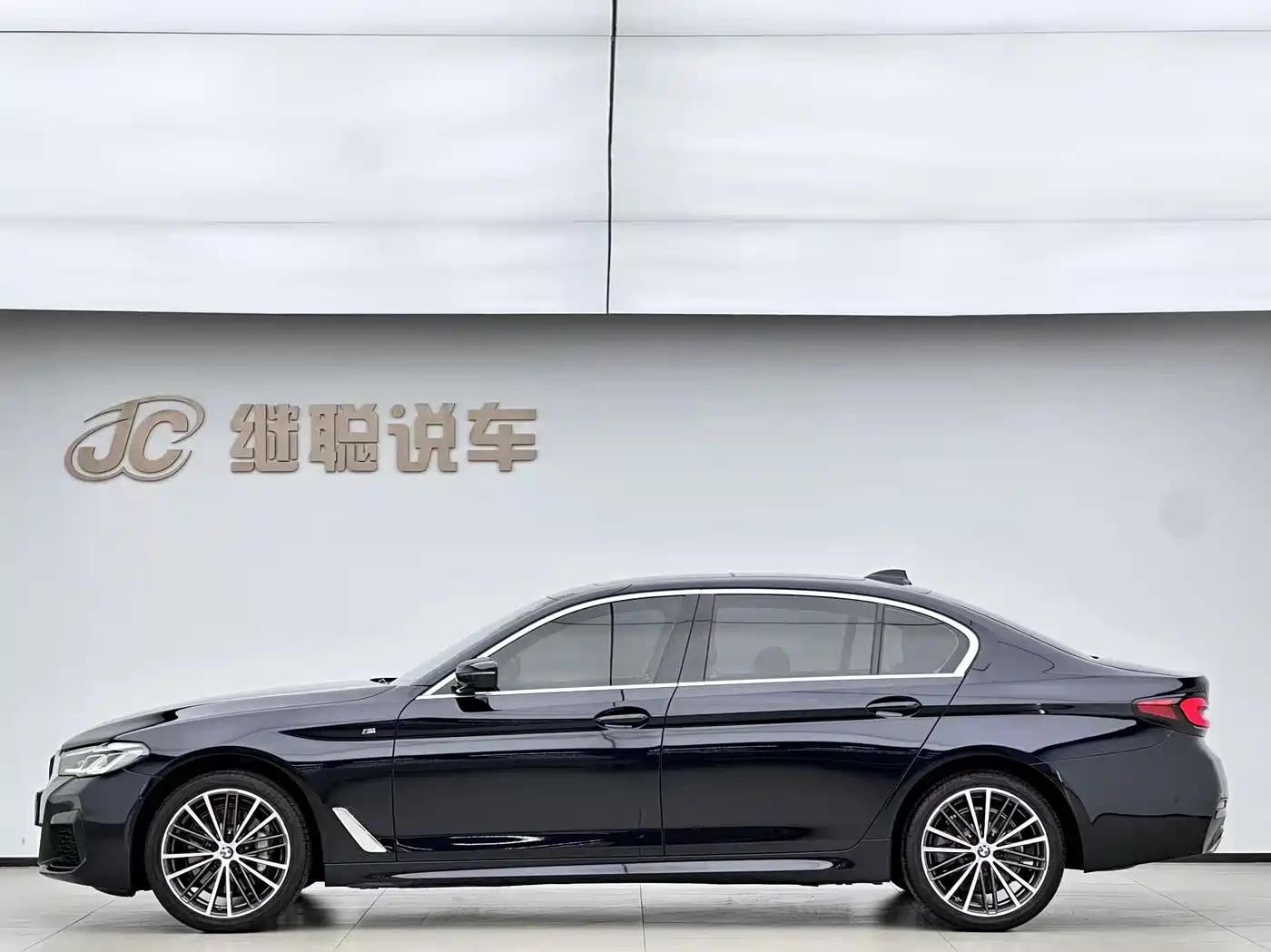 BMW 5 Series 2021 530Li Leading M Sport Package фото 11