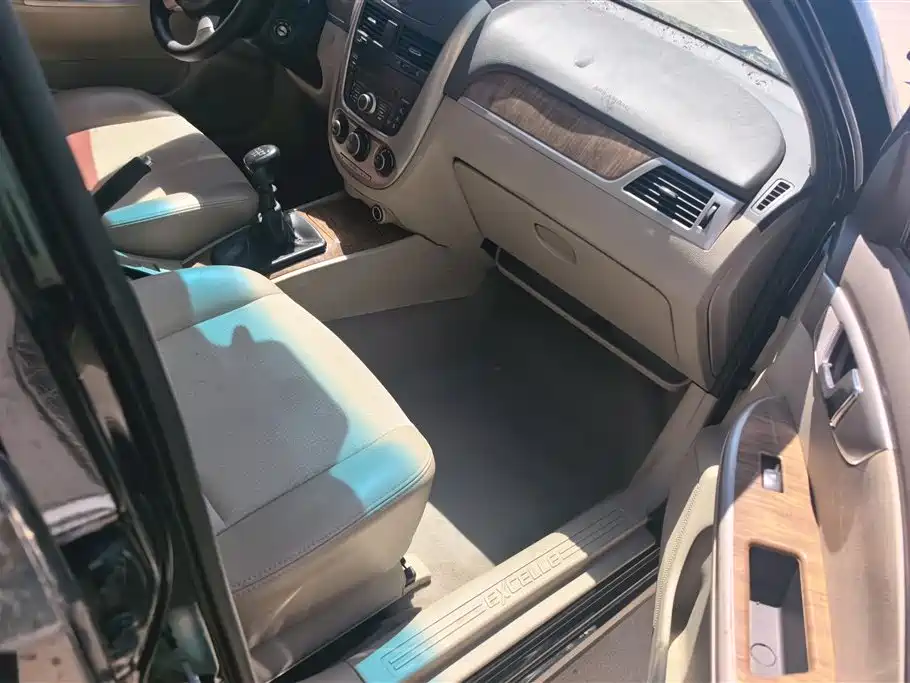 Buick Excelle 2015 1.5L Manual Classic фото 8