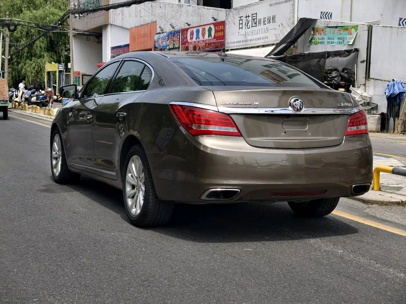 Photo 4 - Buick LaCrosse