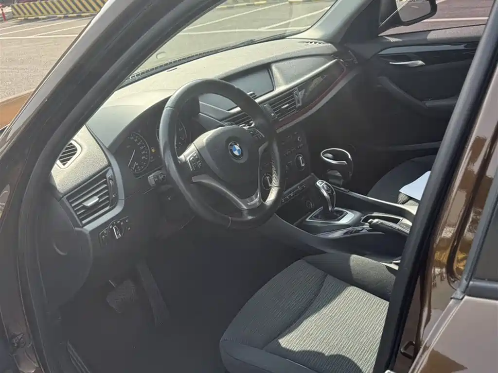 BMW X1 2015 Model sDrive18i Fashion Advanced Edition фото 10