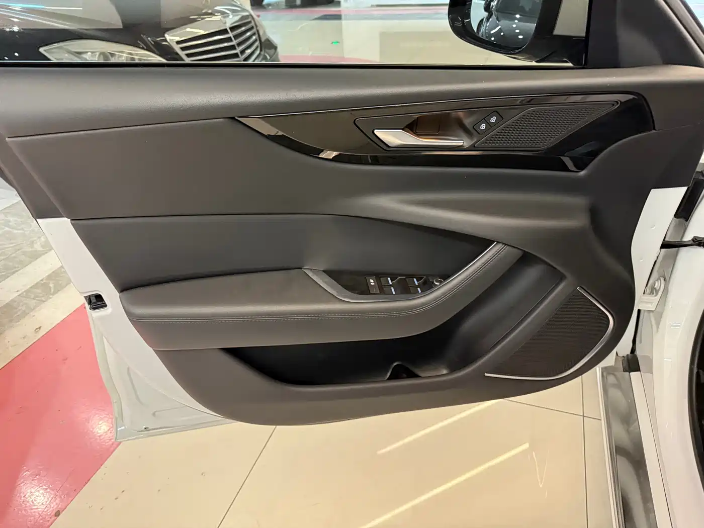 Jaguar XEL 2020 2.0T 200PS R-DYNAMIC Youth Sport Edition фото 6