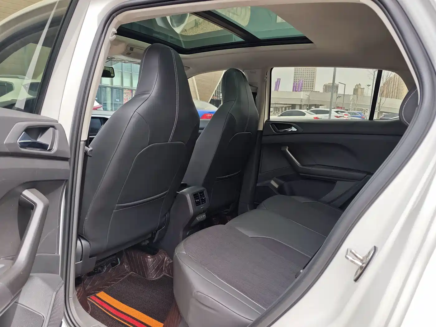 Volkswagen T-Cross 2019 1.5L Automatic Comfort Edition фото 8